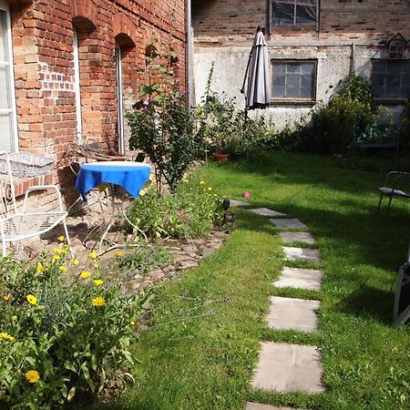 Neu Fewo Im Bauernhaus Mit Idyllischem Innenhof Und Naturgarten Mesekenhagen Exteriér fotografie